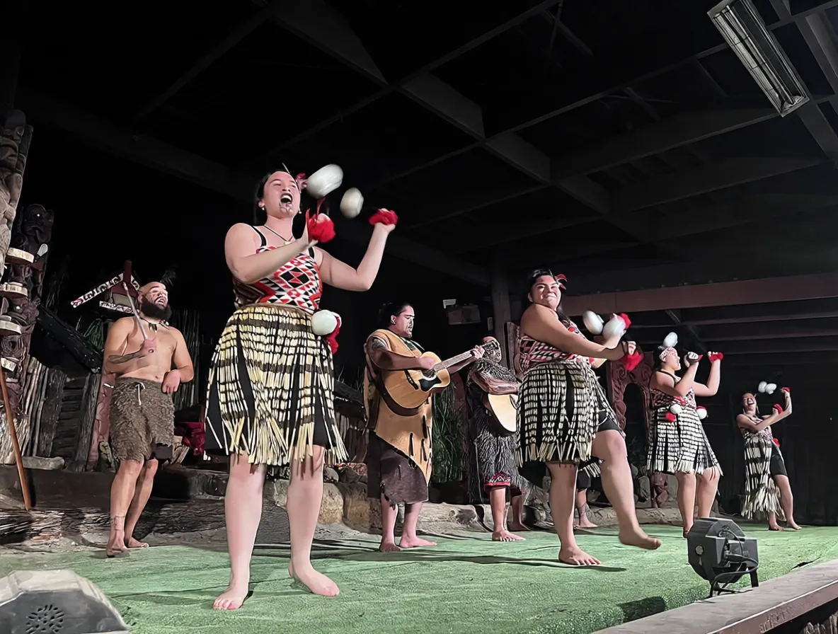 蒂普亚毛利文化村 Maori Kapa Haka performance